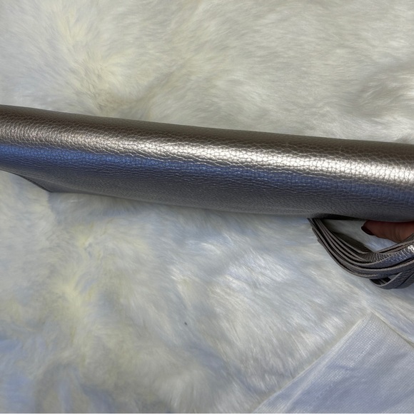 Gucci Metallic/Gold Pebble Leather Soho Clutch - Picture 10 of 16